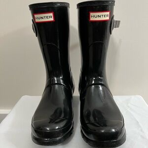 Hunter rain boots, size US women’s 7. Black. Barely worn.